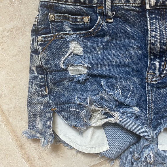 Altar’d State size 26 denim shorts - Picture 2 of 5